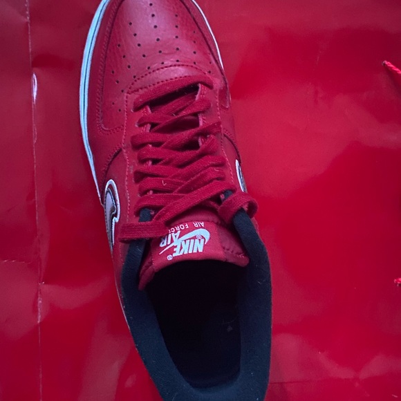 Red 2018
Air Force 1 '07 LV8 Sport 'Bulls size 8.5 - Picture 6 of 6